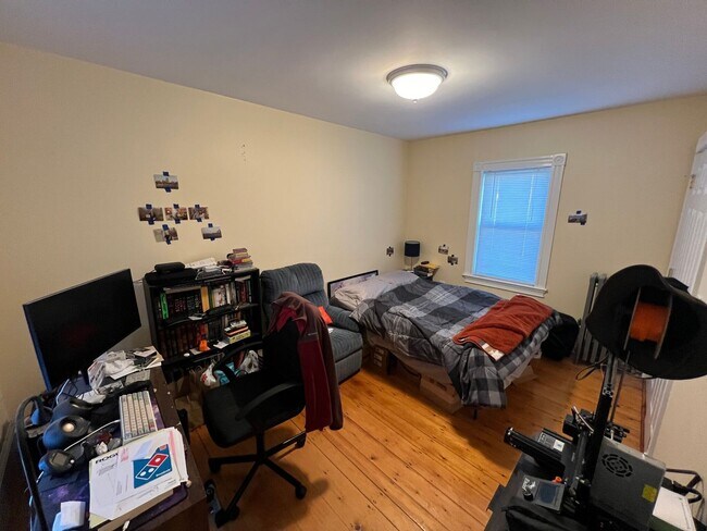 Building Photo - Porter Sq. Location. Renovated Unit, Steps...