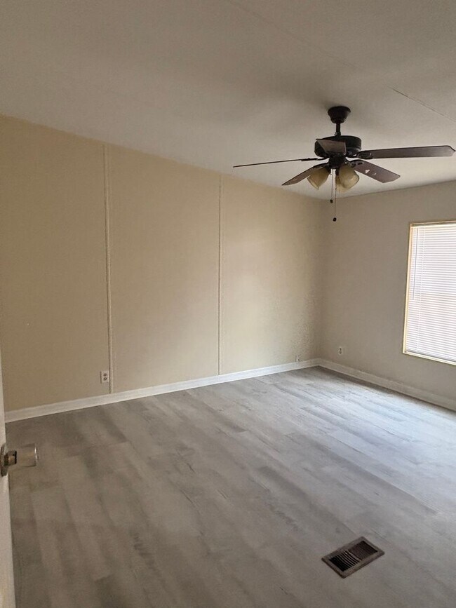 Building Photo - 10536 Bay Hills Cir