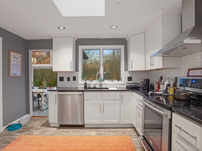 Building Photo - 10 Tupelo Rd