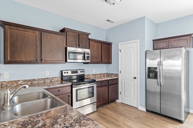 Building Photo - Justice Farm Townhome