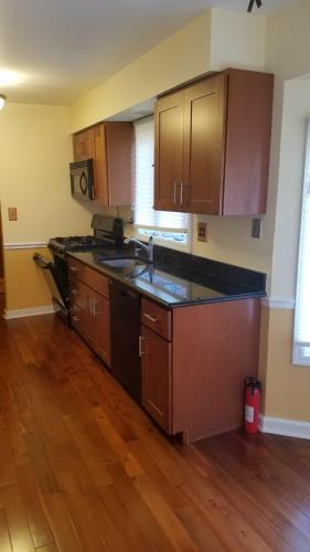 Building Photo - 80 Riverbend Dr