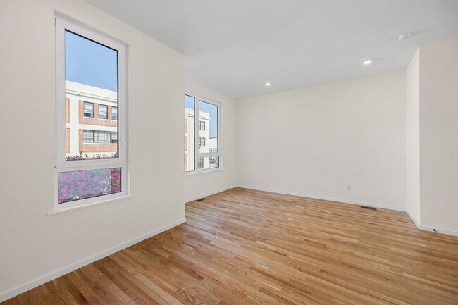 Building Photo - 223 S Stafford Ave