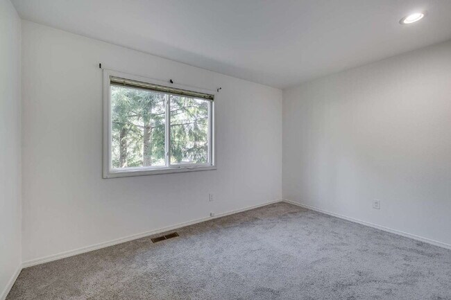 Building Photo - Beautifully Updated 4-Bedroom Home in Sammamish!- AVAILABLE NOW FOR RENT!!