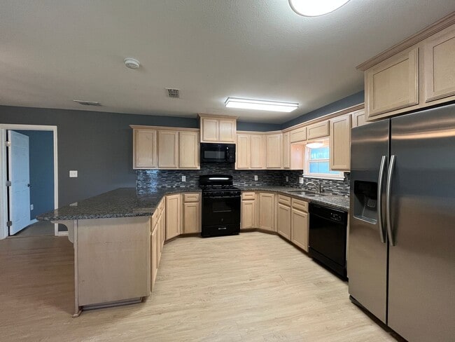 Building Photo - Ready for move in