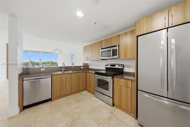 Building Photo - 6305 Indian Creek Dr