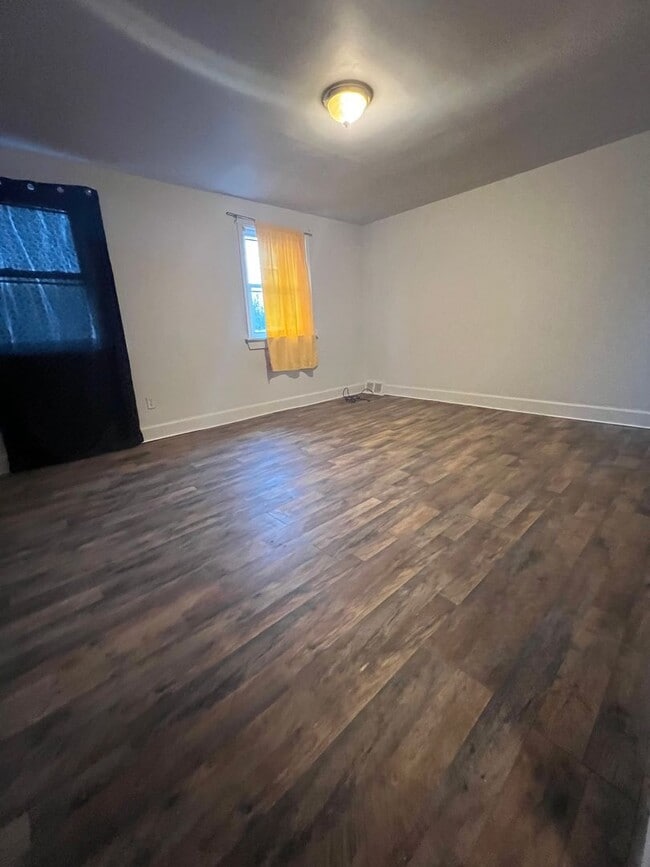 Building Photo - Stunning 3-Bedroom Townhome in Overbrook Park with Finished Basement! Available mid-March!