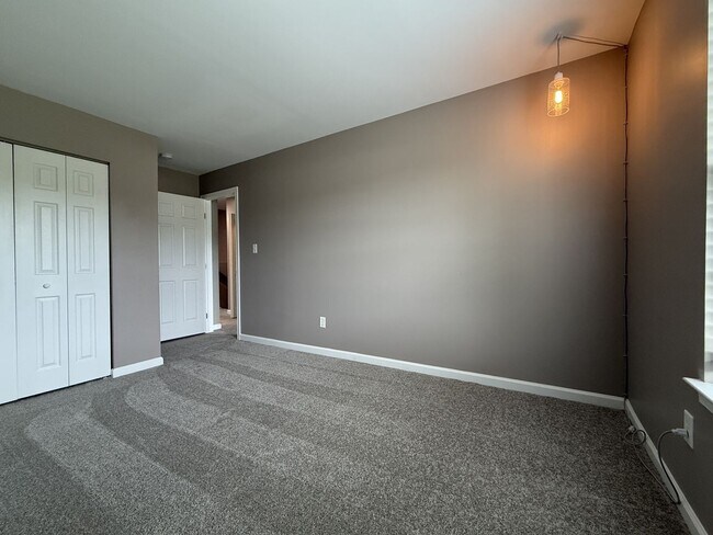Building Photo - Stylish 3BR Home with Garage, Updated Interiors & Resort-Style Community Amenities Near Yorktown ...