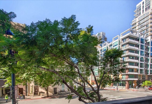 Building Photo - 1025 Island Ave