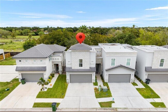 Building Photo - 2323 Corales St
