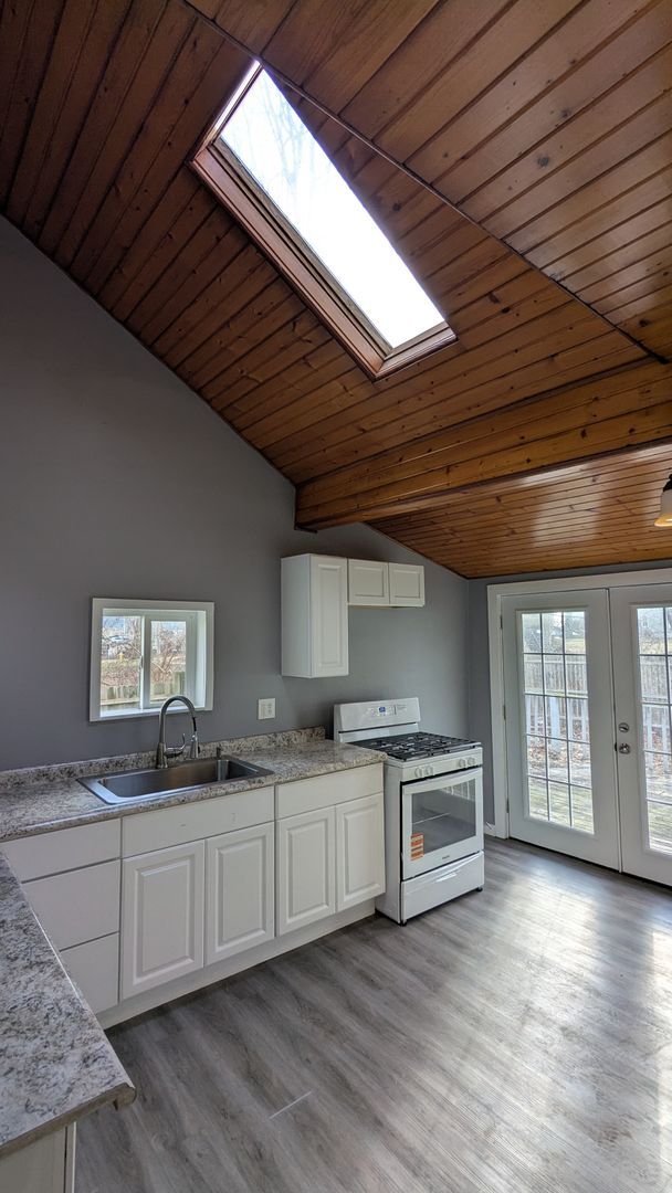 Building Photo - Charming 3-bedroom, 1-bathroom home located in the heart of Akron