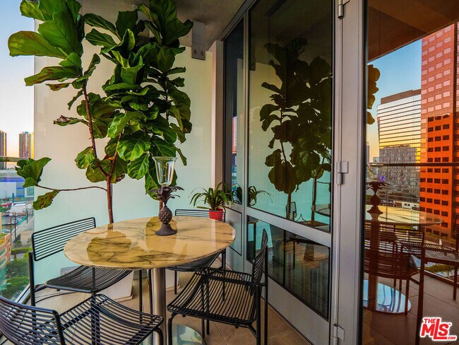 Building Photo - 877 Francisco St