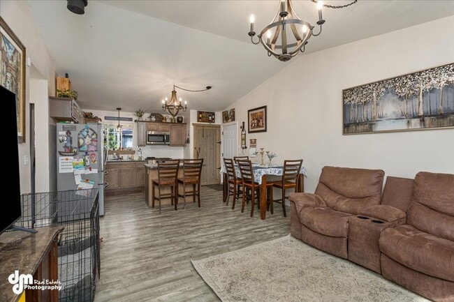 Building Photo - Cozy 3 bedroom 2 bath home w/ fully fenced...