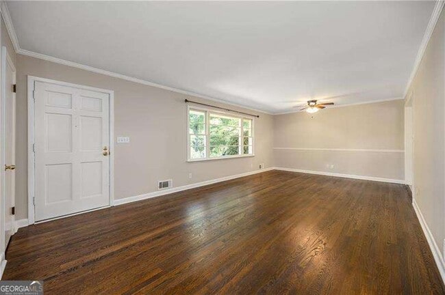 Building Photo - 535 Valley Ln NE