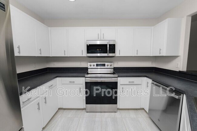 Building Photo - 3284 Sanoma Dr