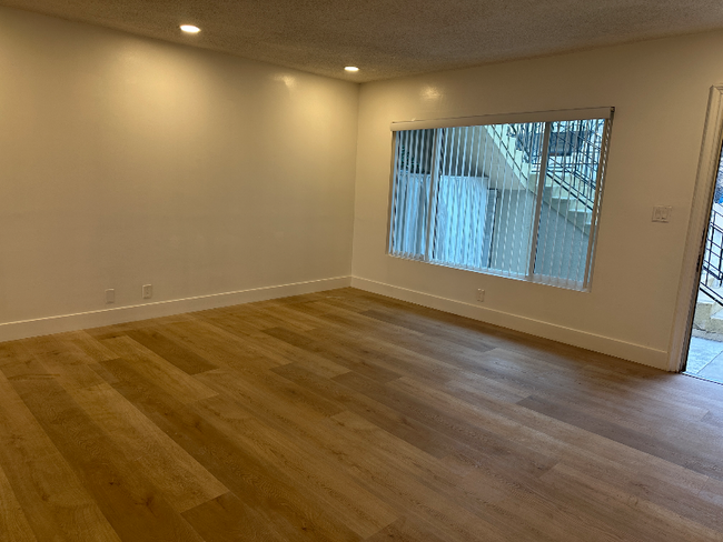 Building Photo - 408 N Maple Ave