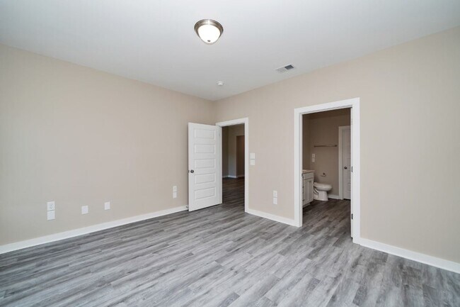 Building Photo - 5525 Blue Jay Cir