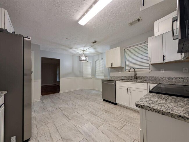Building Photo - 3004 Dogwood Ln