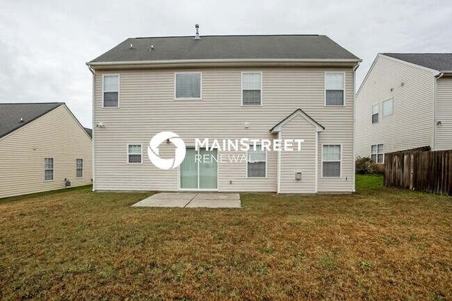 Building Photo - 4 Bedroom Pet-Friendly Home in Charlotte, NC with Main Street Renewal