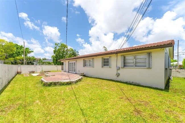 Building Photo - 4400 SW 89th Ave