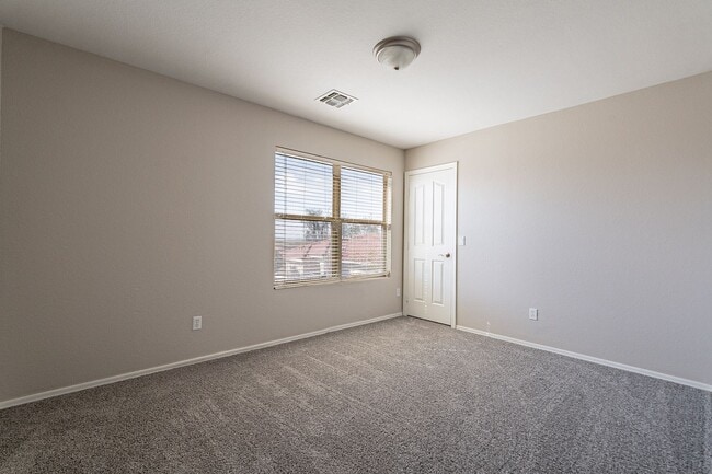 Building Photo - Home in Chandler for rent
