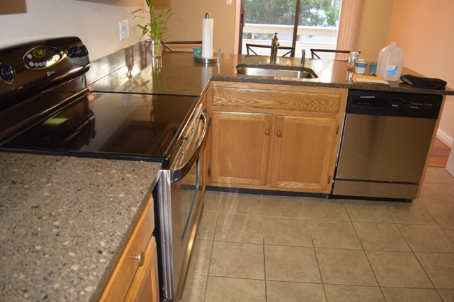 Building Photo - 9745 Lake Shore Dr