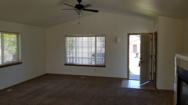 Building Photo - VIDEOTOUR: Across from Mt View High School...
