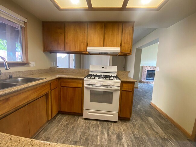 Building Photo - 1275 Peterson Ranch Rd