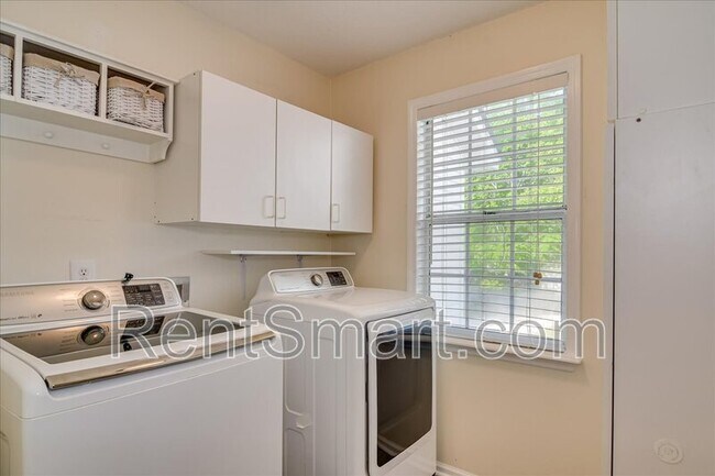 Building Photo - 4053 Oregon Trail
