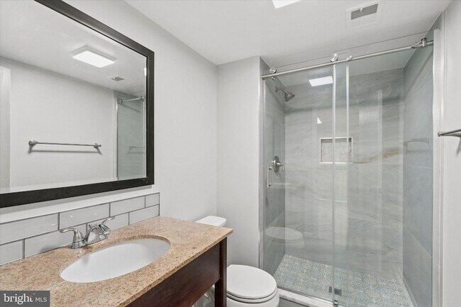 Building Photo - 841 Briar Ct