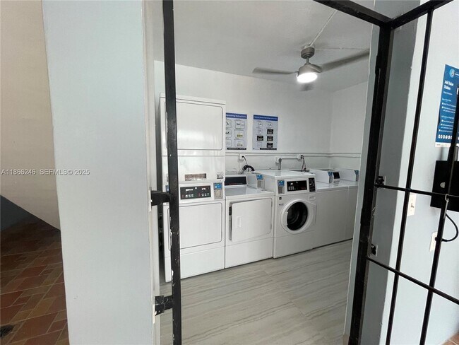 Building Photo - 1735 NE 164th St