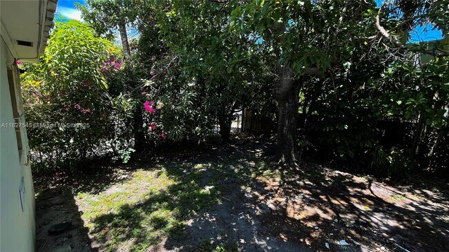 Building Photo - 4024 NW 5th Ave