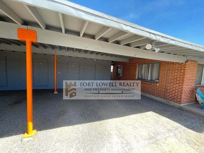 Building Photo - The Richey - 2 Bed / 1 Bath End Unit in Central Tucson!