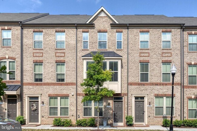 Building Photo - 228 S Newkirk St