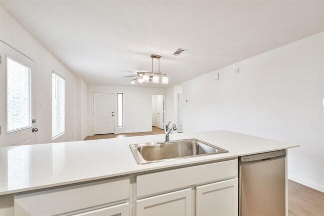 Building Photo - 21043 Longeni Dr