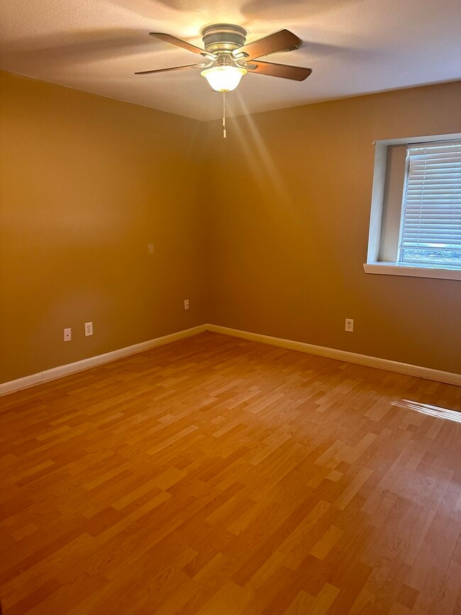 Building Photo - 5830 Effingham Dr