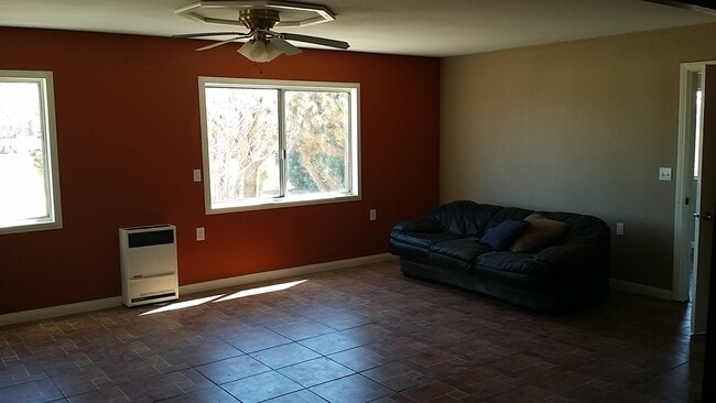 Building Photo - 56565 Sunnyslope Dr