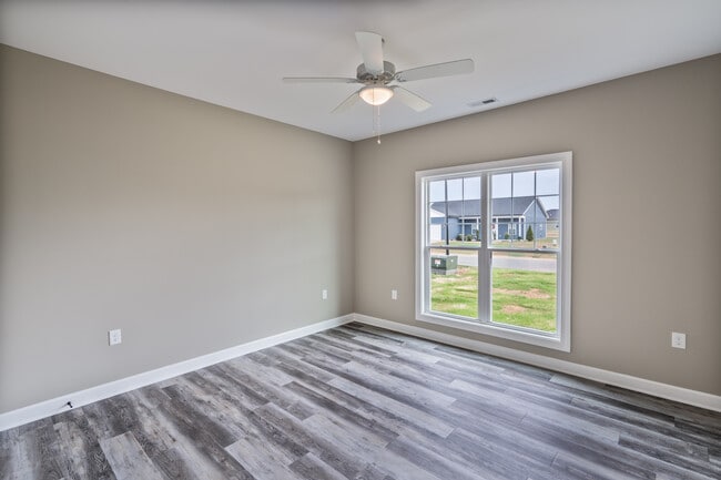 Building Photo - 611 Victoria Wy