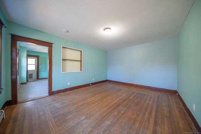 Building Photo - 32 Linnell St