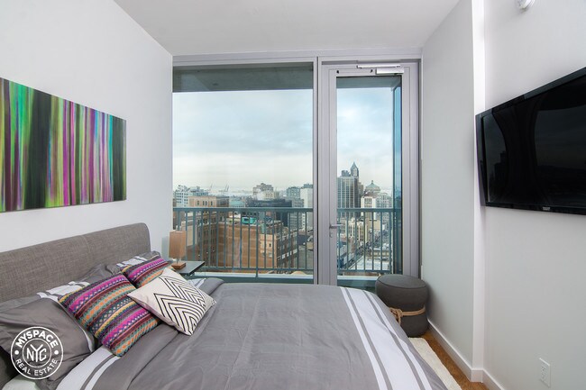 Building Photo - 436 Albee Square W