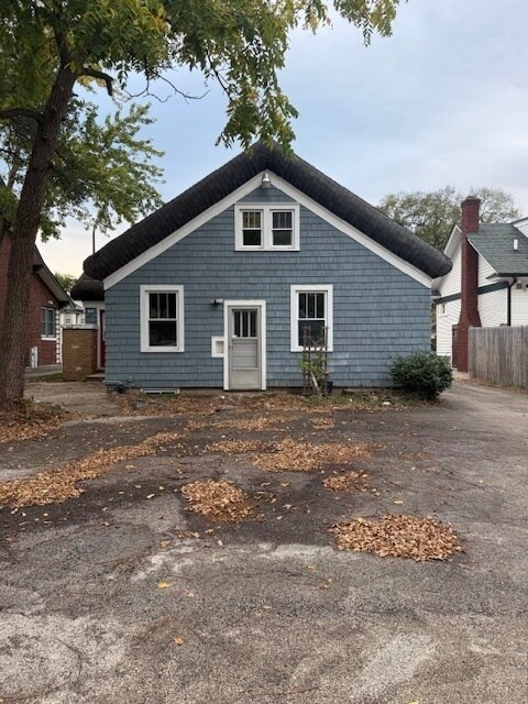 Building Photo - 421 N Hough St