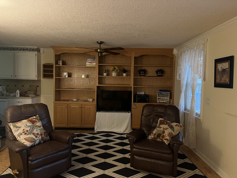 Building Photo - 861 Ogrady Dr