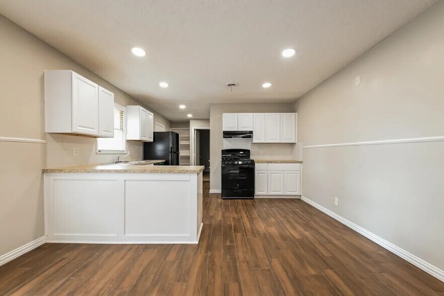 Building Photo - 1222 McDonald Dr