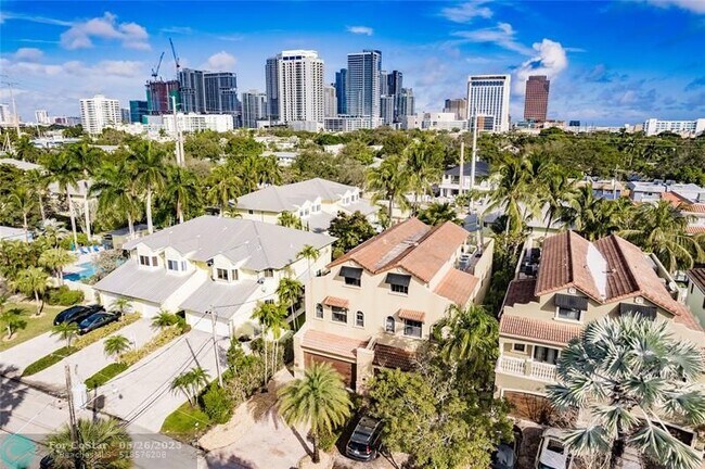 Building Photo - 612 SW 8th Ave