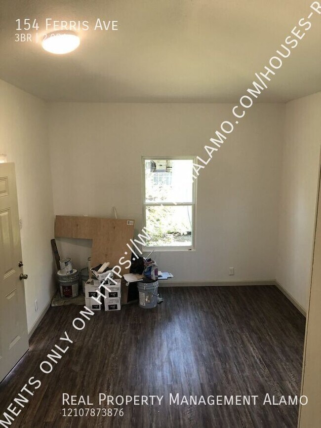 Building Photo - 154 Ferris Ave