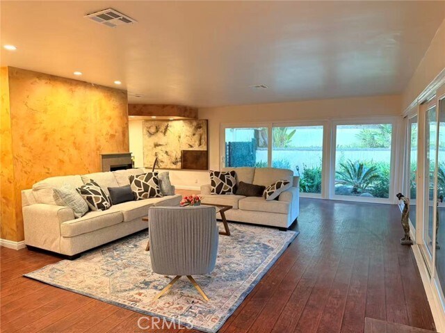 Building Photo - 2500 Benedict Canyon