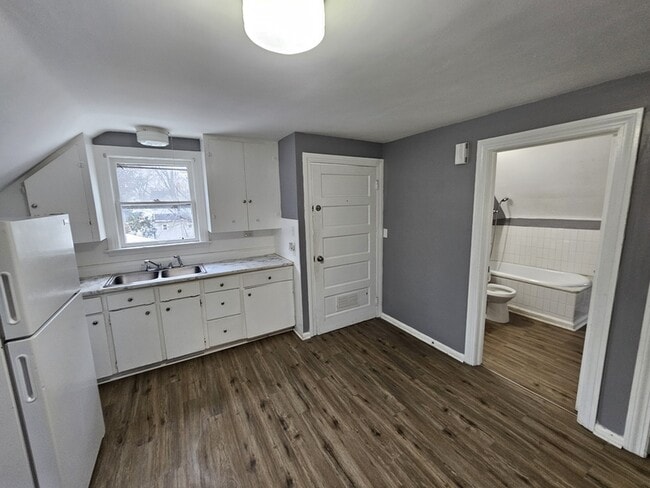 Building Photo - 3336 W 54th St