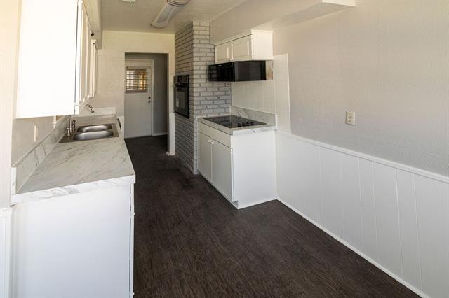 Building Photo - 704 Kindred Ln