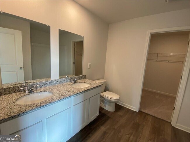 Building Photo - 536 Pemberton St