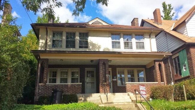 Building Photo - Incredible Two Story Duplex in Squirrel Hill!