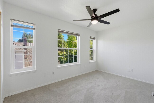 Building Photo - 17903 Ridge Lake Dr